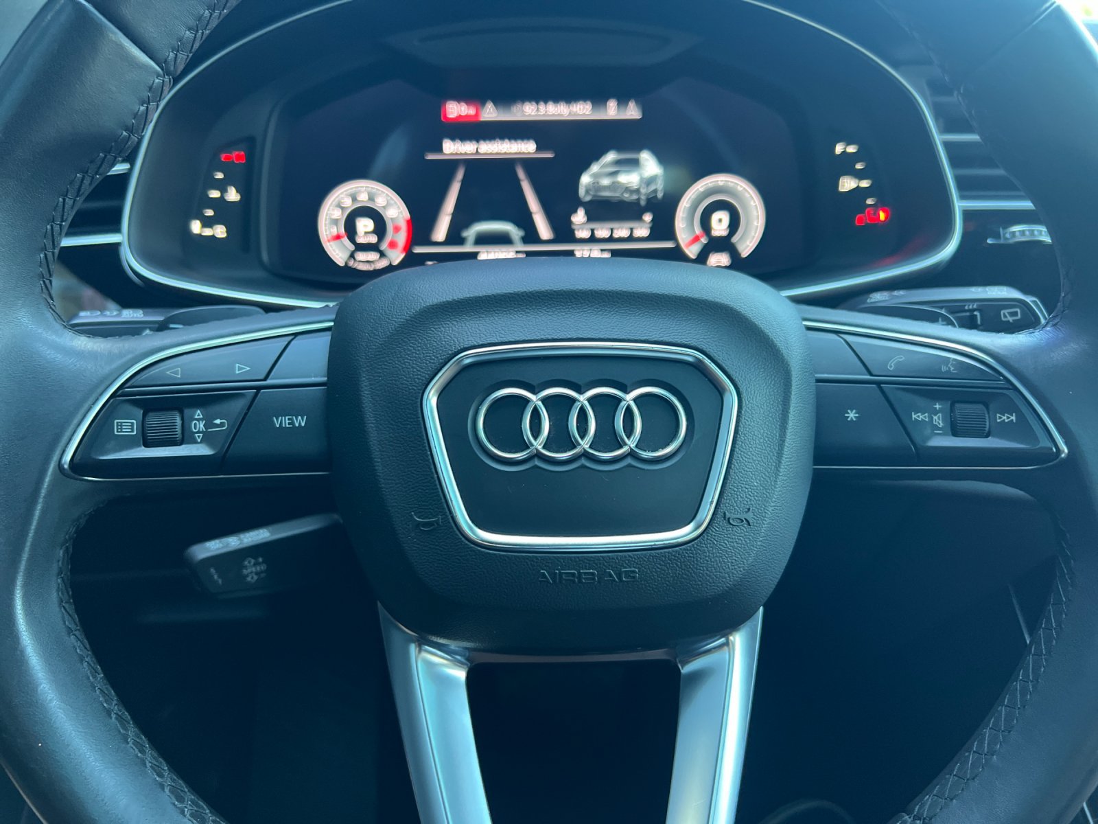 2023 Audi Q8 55 Premium — foto completa 24 de 29