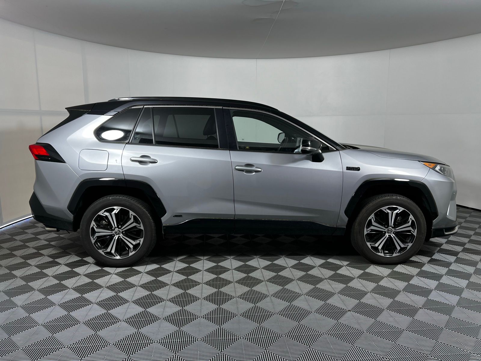 Thumbnail: 2021 Toyota RAV4 - 4