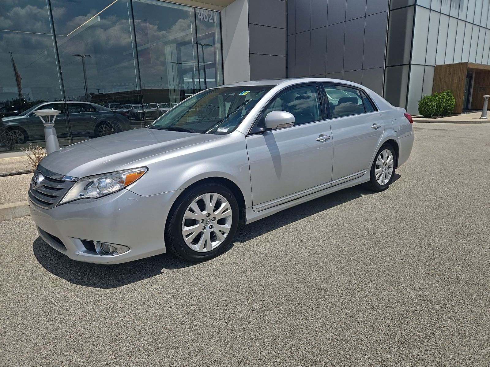 Classic Silver Metallic 2012 Toyota Avalon Sedan Front-Wheel Drive 6-Speed Automatic