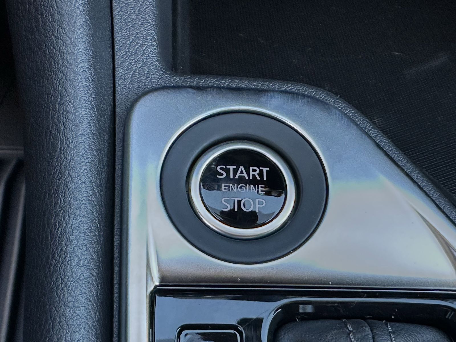 2025 Nissan Sentra SV photo 4