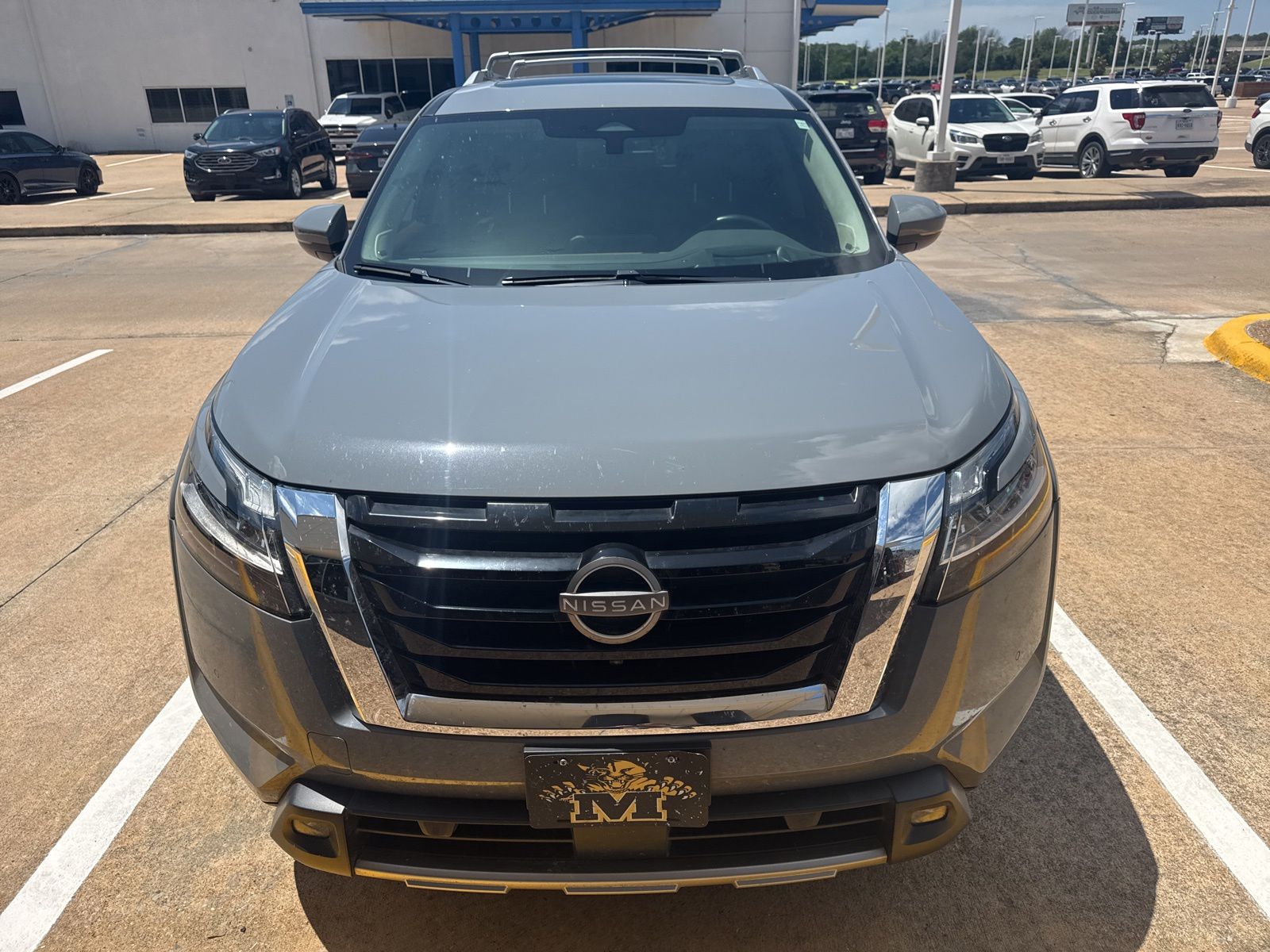 View vehicle photo 2