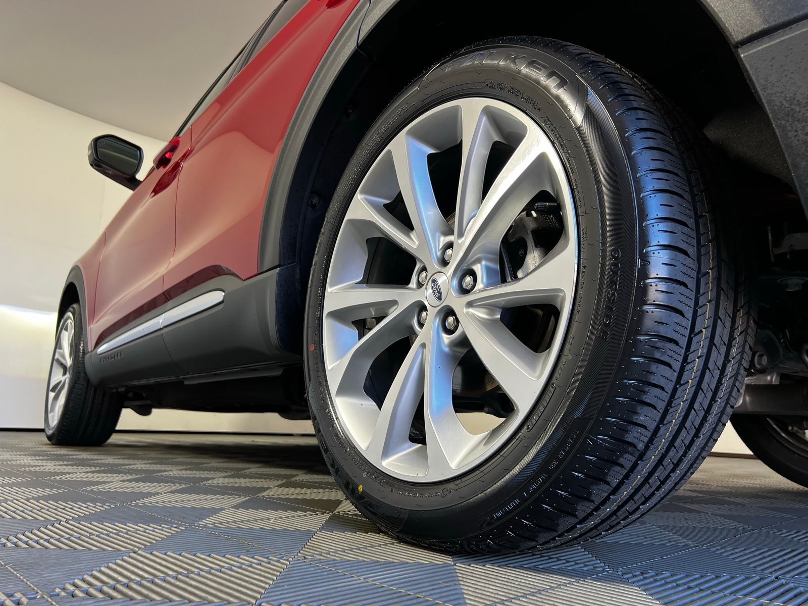 Thumbnail: 2022 Ford Explorer - 32