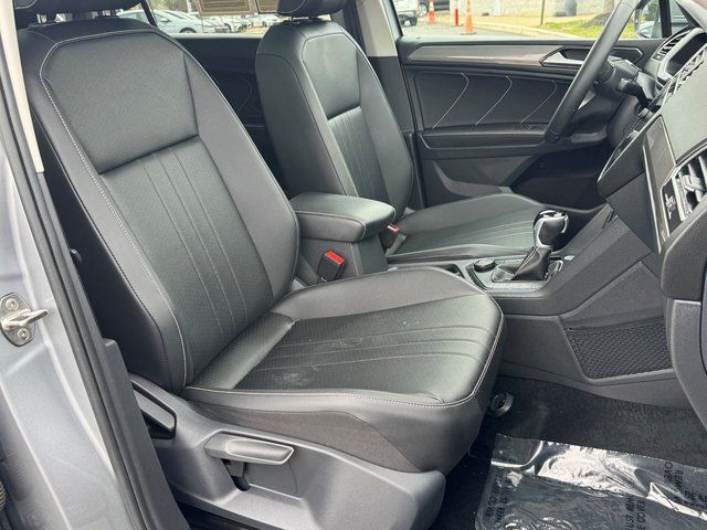 Used 2024 Silver Volkswagen 2.0T SE image 28