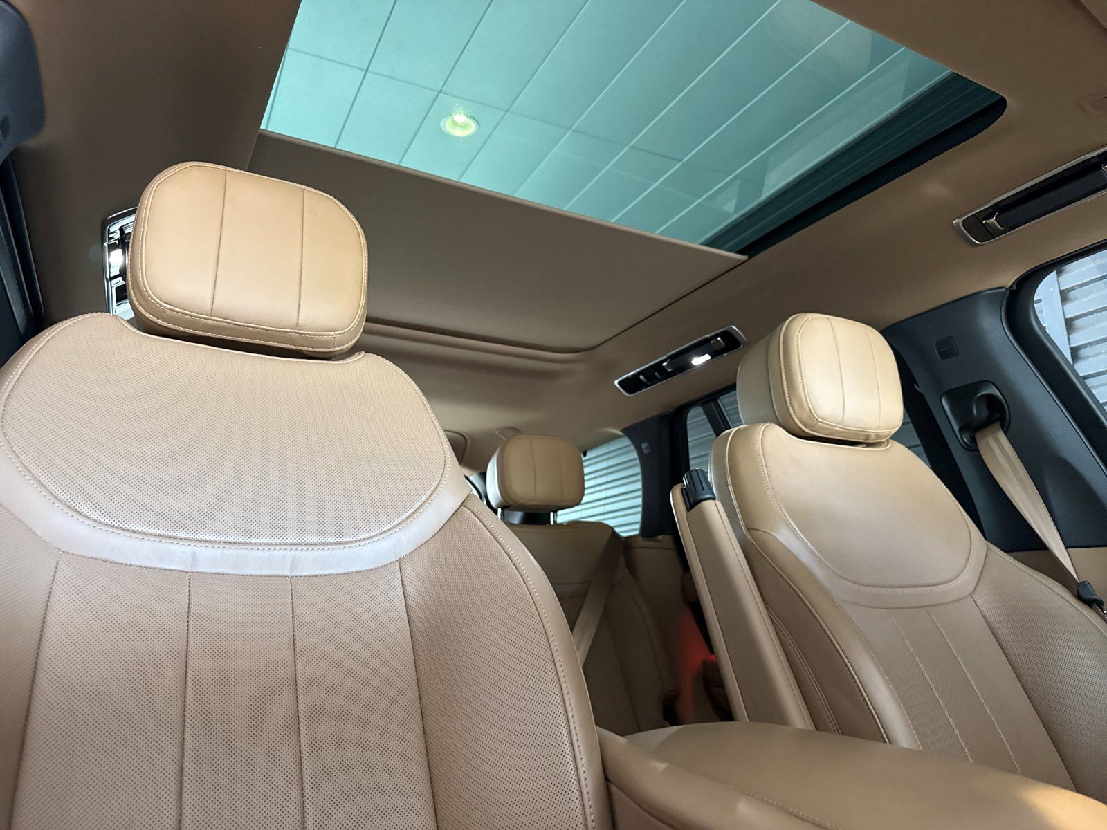 2023 Land Rover Range Rover SE - Photo 16