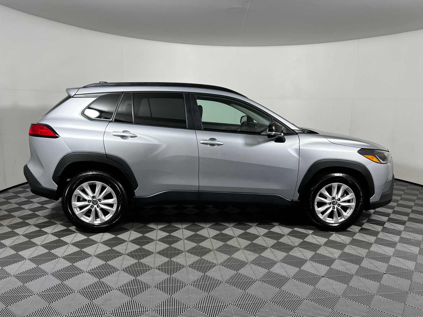 Thumbnail: 2025 Toyota Corolla Cross - 4