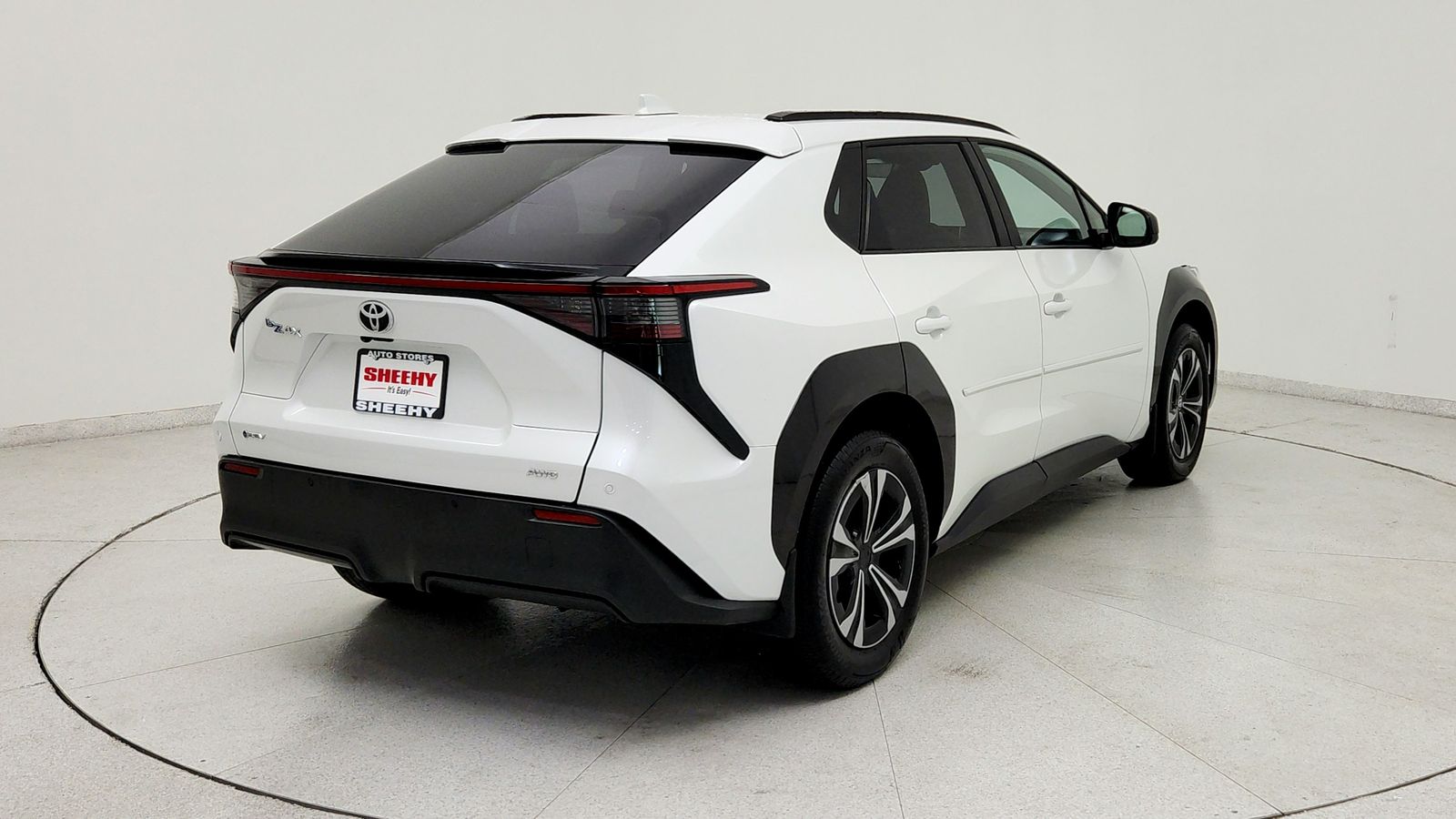 Used 2024 Beige Toyota XLE image 6