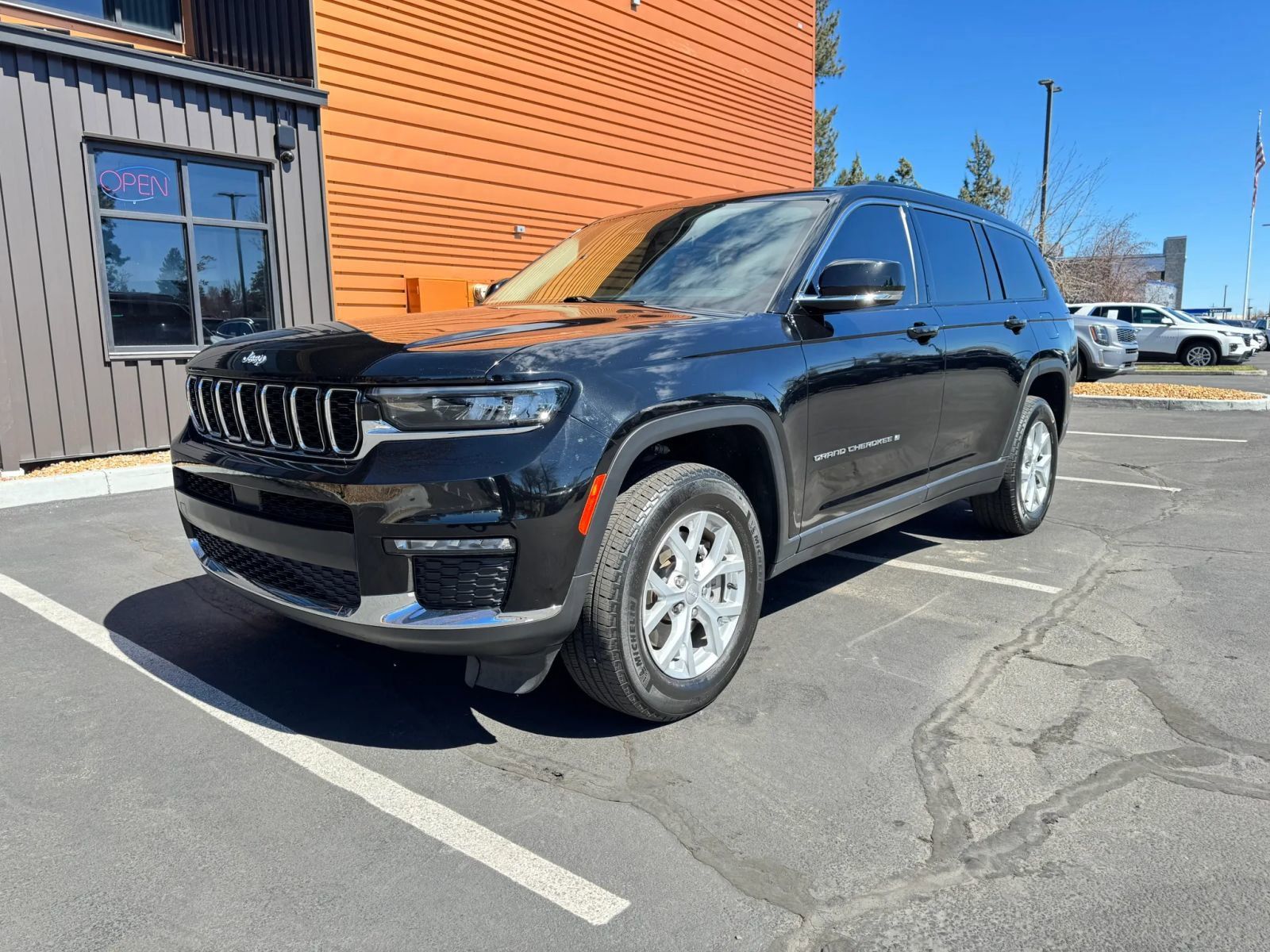 Diamond Black Crystal Pearlcoat 2023 Jeep Grand Cherokee L Limited 4WD SUV / Crossover Four-Wheel Drive 8-Speed Automatic