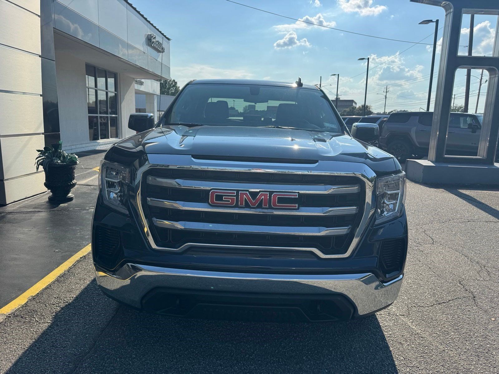 View vehicle photo 7