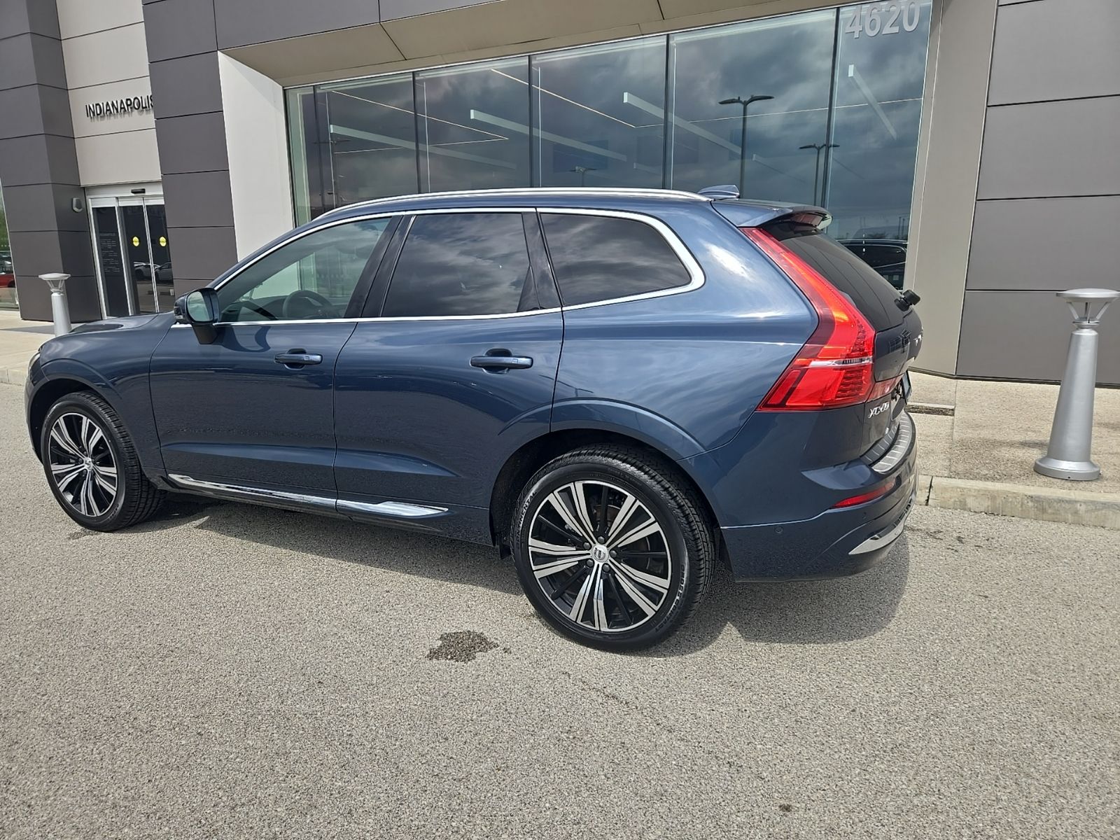 View vehicle photo 7