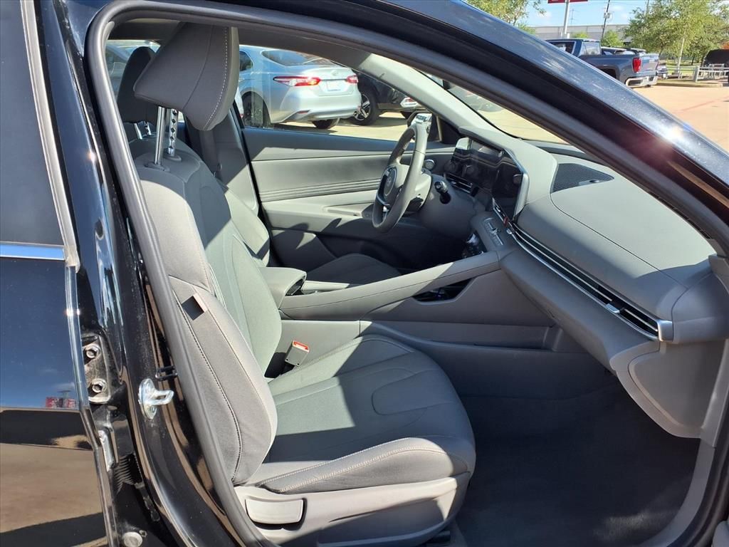 2025 Hyundai Elantra SEL Convenience Black at DeMontrond Gulf Freeway
