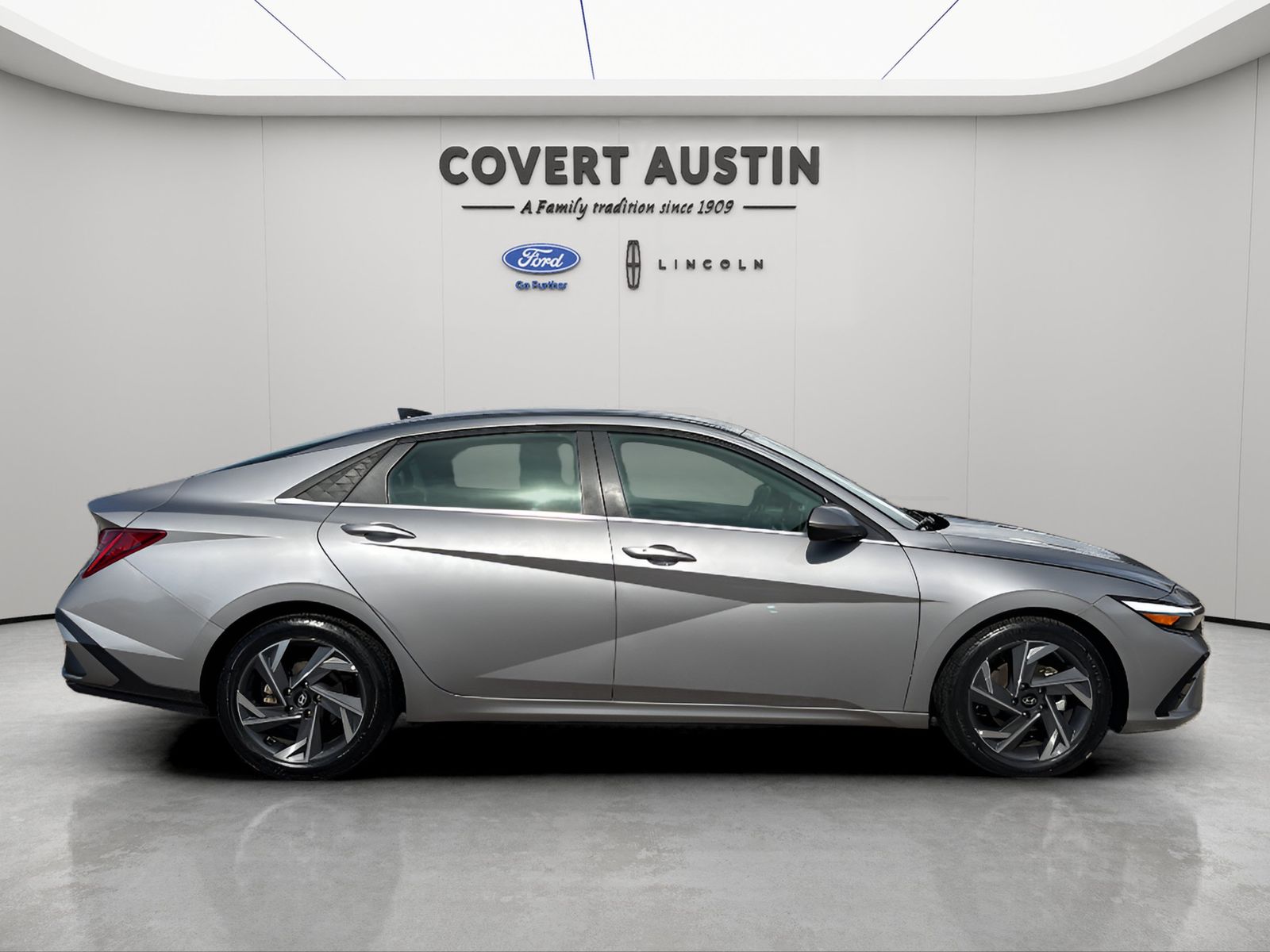 Used 2025 Gray Hyundai SEL Convenience image 6