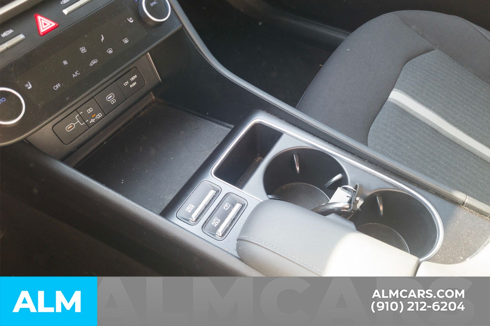 Used 2025 White Hyundai SEL image 10