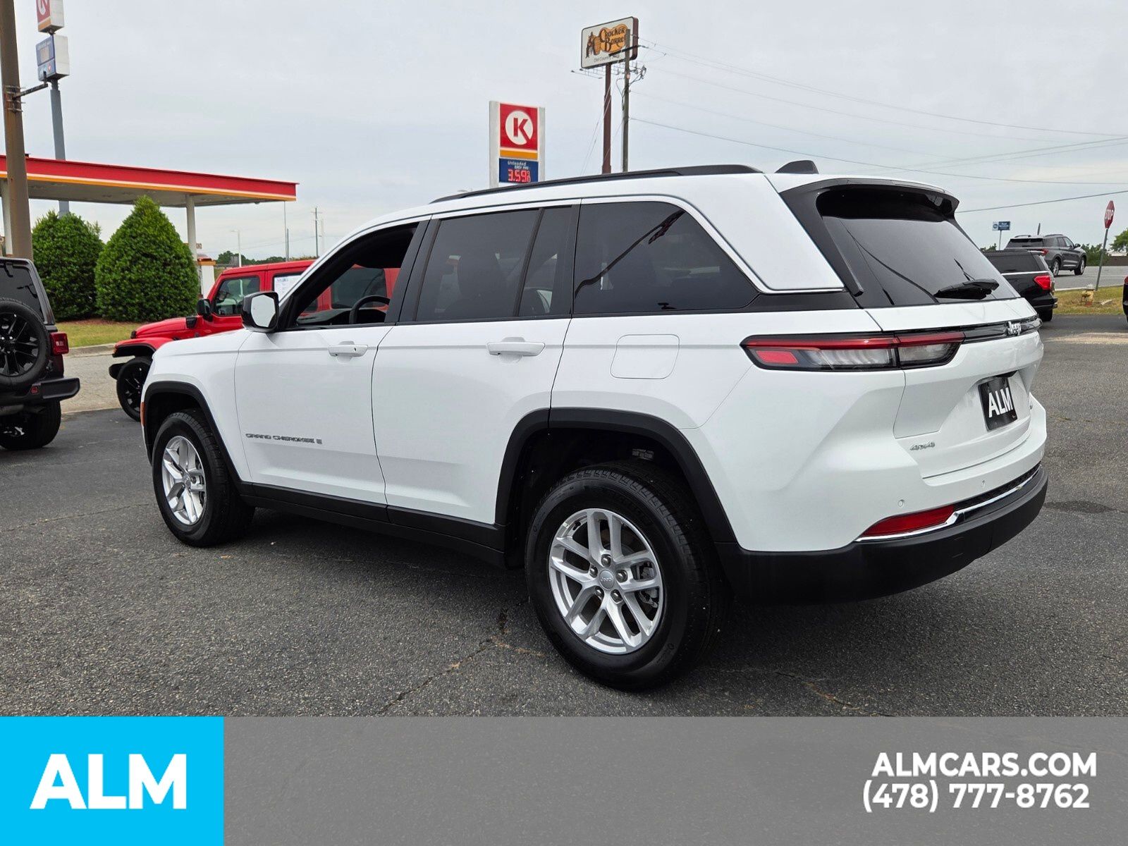 Used 2025 White Jeep Laredo X image 12