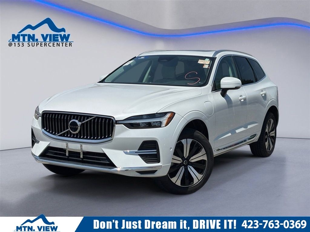 2023 Volvo XC60 Recharge T8 Plus Bright Theme eAWD
