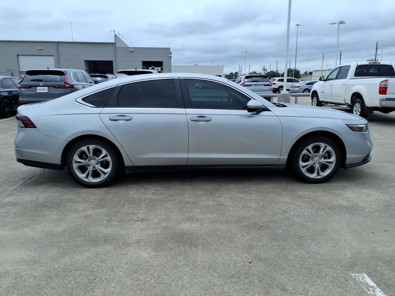 View vehicle photo 3