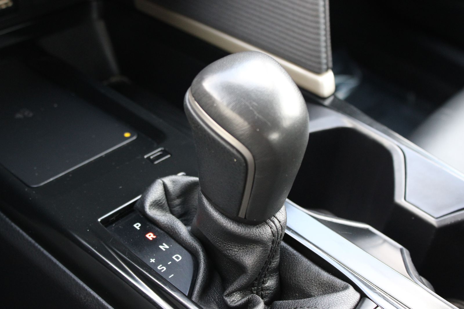 Used 2025  Toyota SE image 24
