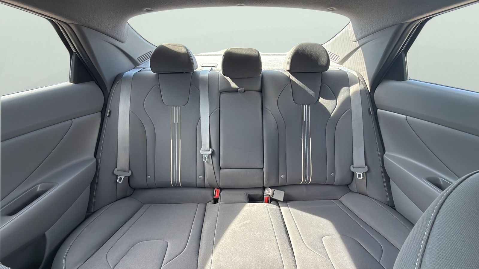 Used 2025 Gray Hyundai SEL Convenience image 25