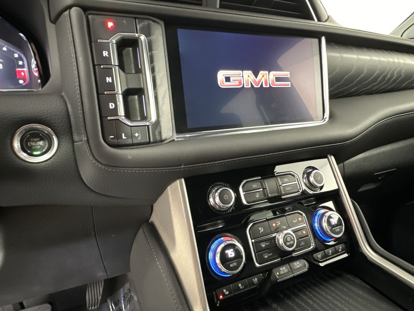 2023 GMC Yukon Denali 6