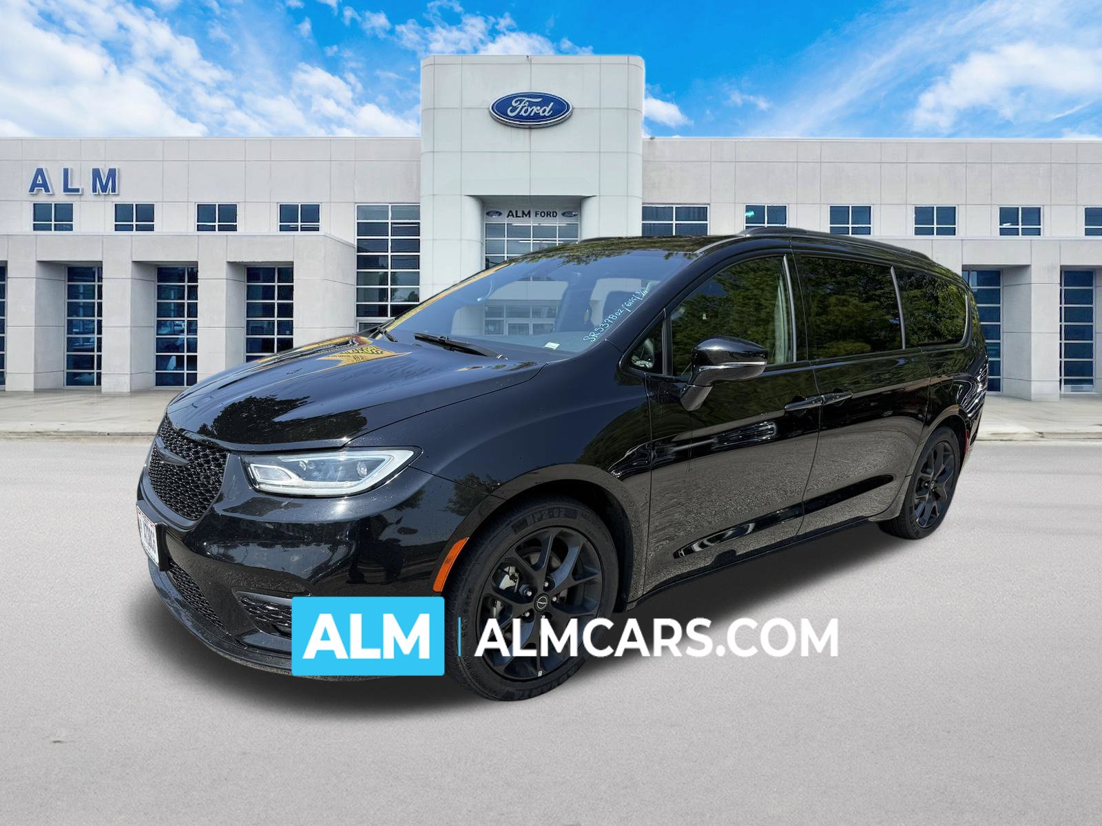 Diamond Black Crystal Pearlcoat 2025 Chrysler Pacifica Minivan Front-Wheel Drive 9-Speed Automatic