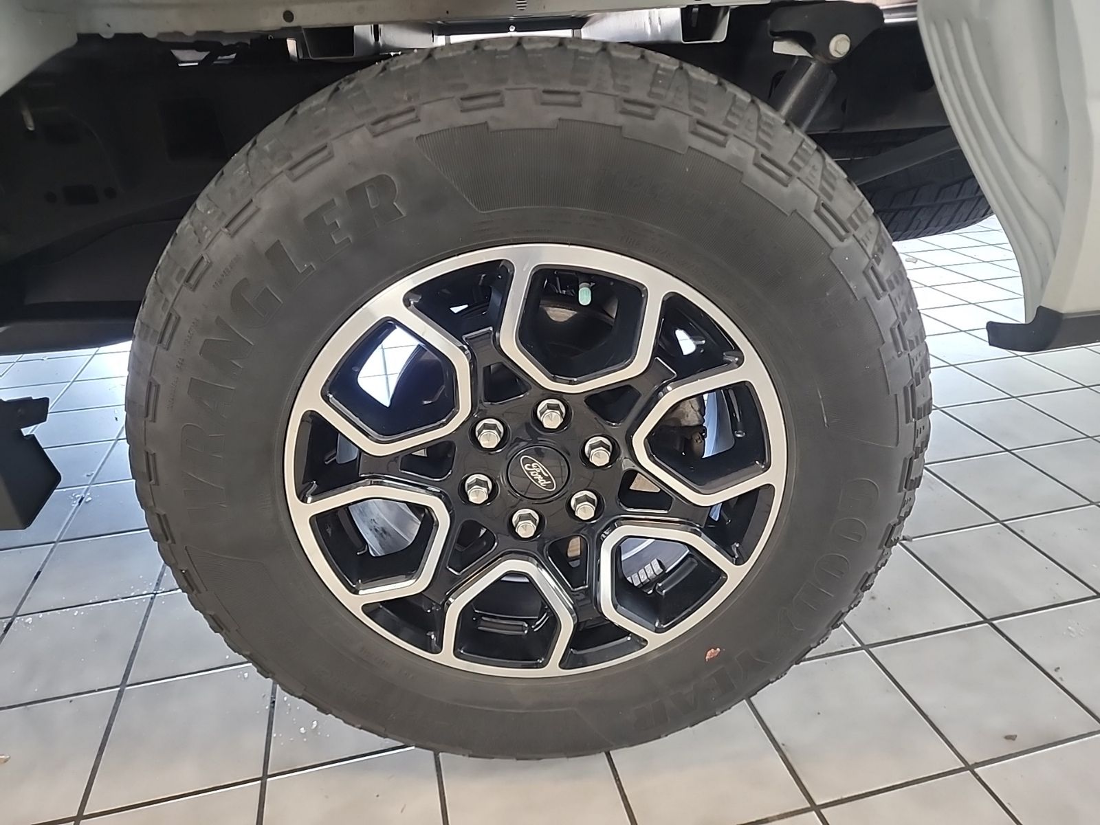 Certified Used 2023 Avalanche Ford XLT image 26