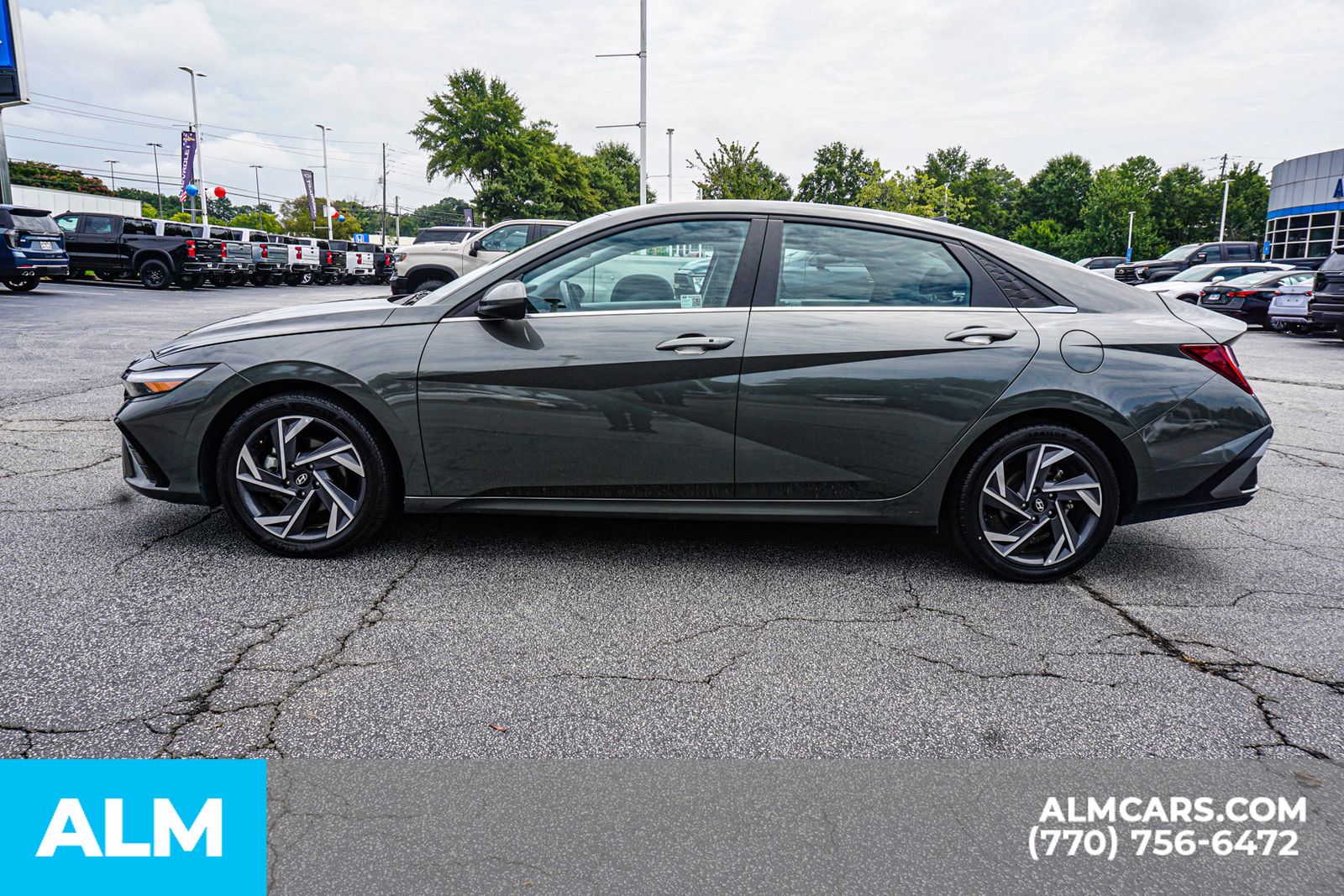 Used 2025 Gray Hyundai SEL Convenience image 9