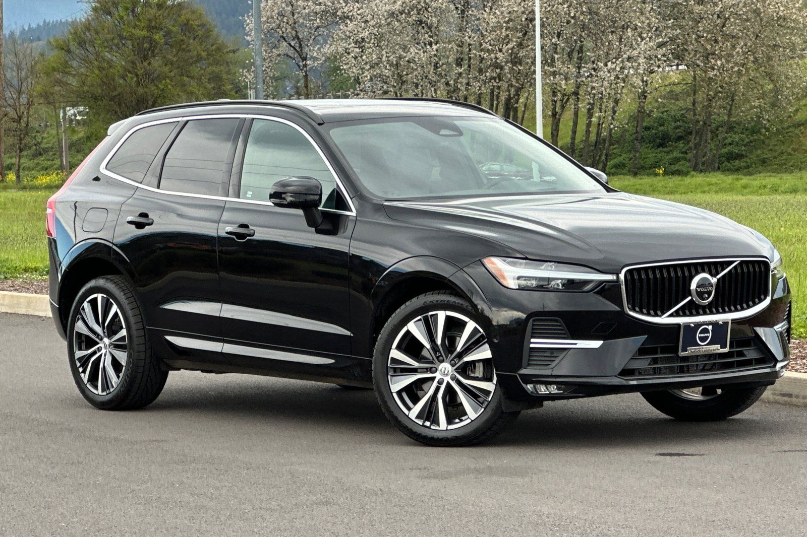 Onyx Black Metallic 2022 Volvo XC60 B5 Momentum FWD SUV / Crossover Front-Wheel Drive Automatic