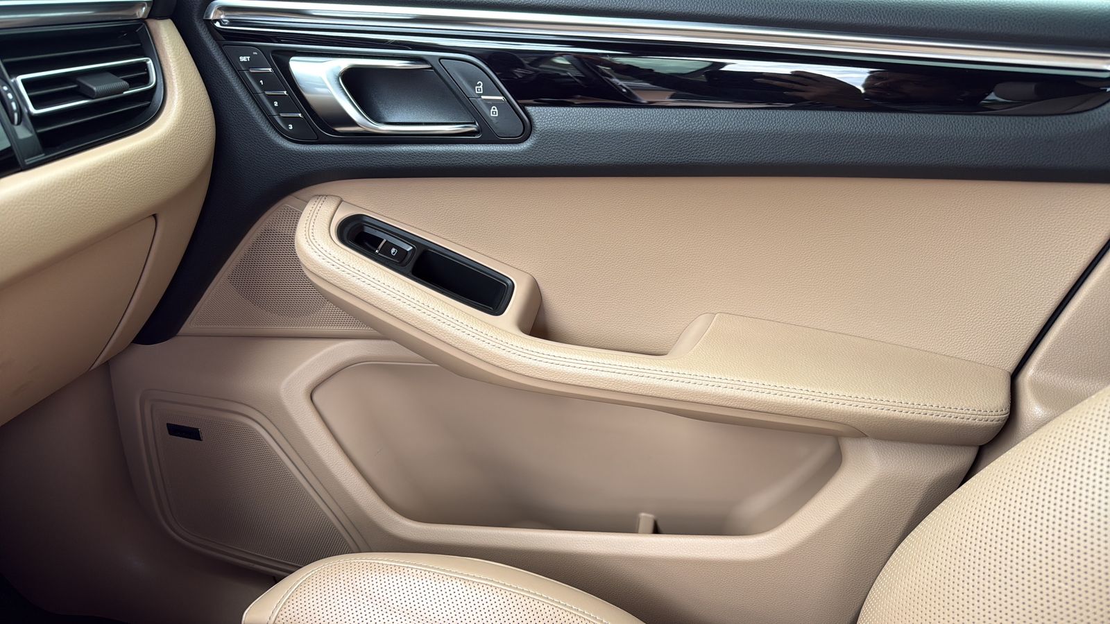 Used 2024 White Porsche Base image 23