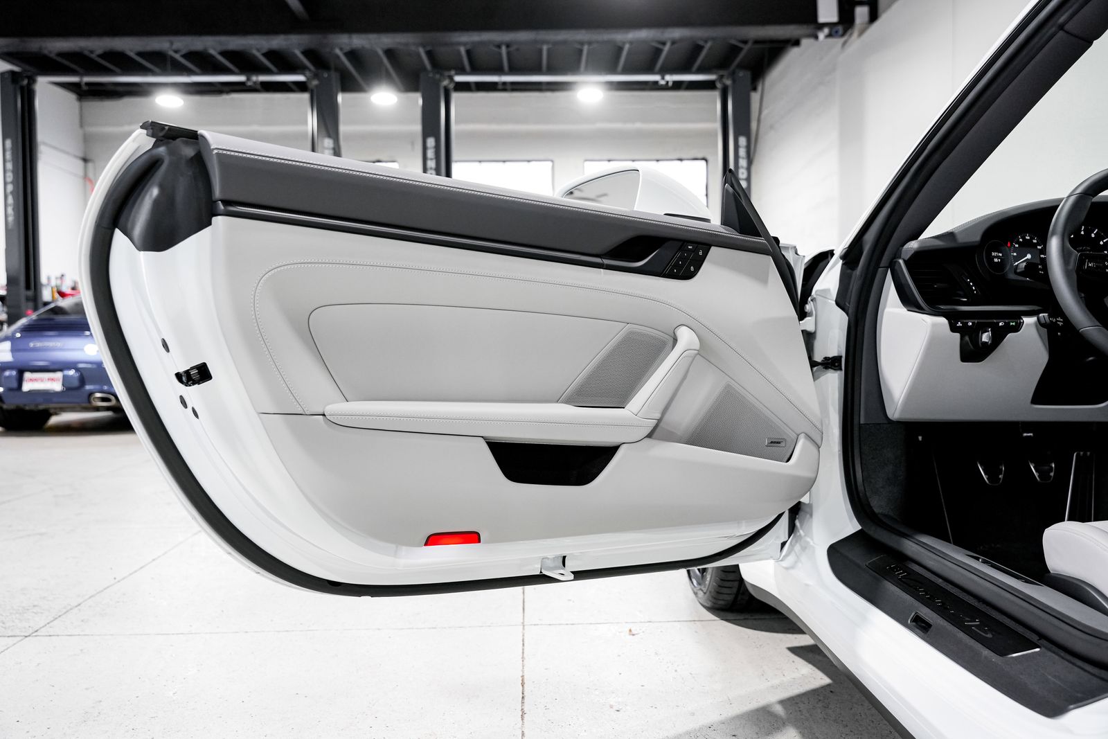 2022 Porsche 911 Carrera GTS — photo 25