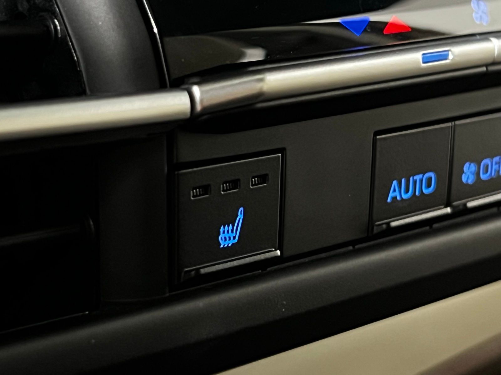 Thumbnail: 2024 Toyota Sienna - 21