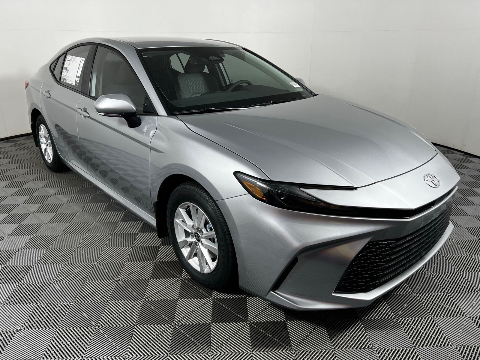 2025 Toyota Camry LE 3