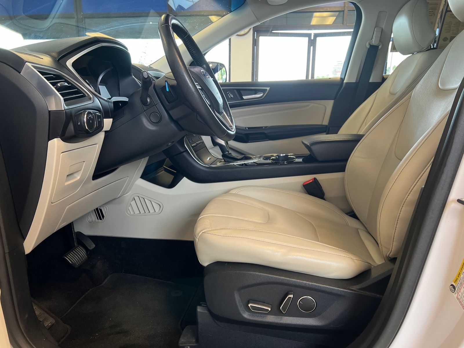 Certified Used 2017 White Platinum Clearcoat Metallic Ford Titanium image 9
