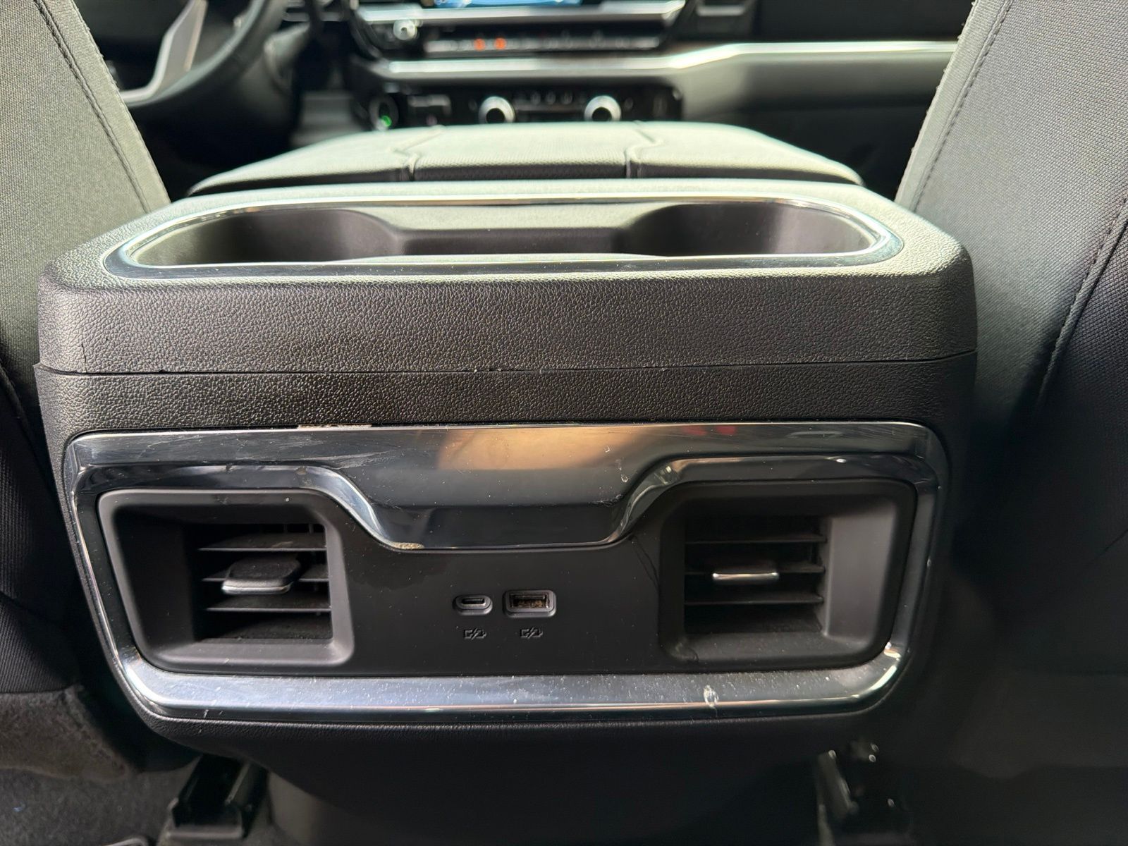 Used 2025 Summit White GMC Elevation image 18