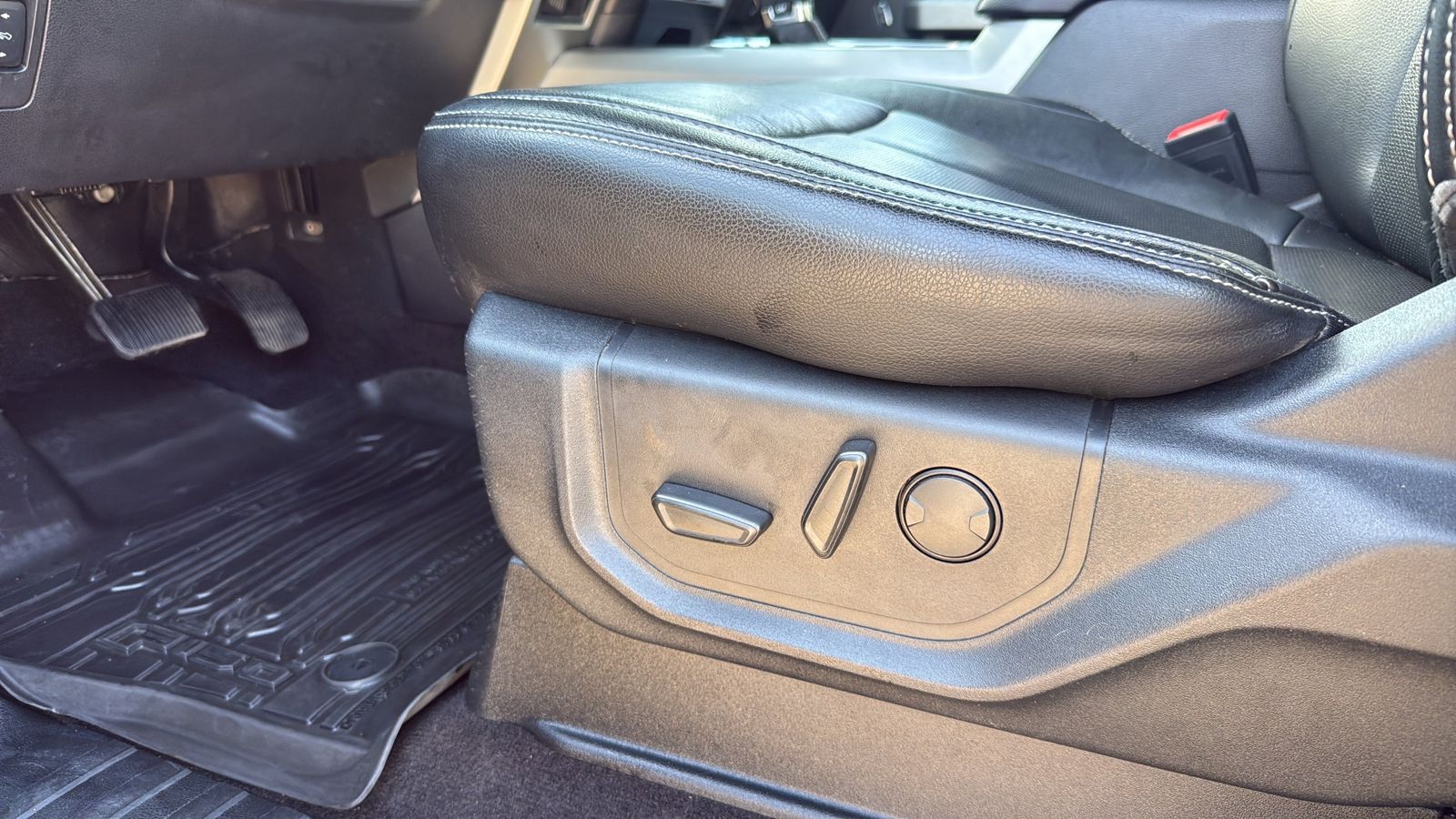 Used 2019 Gray Ford Lariat image 11