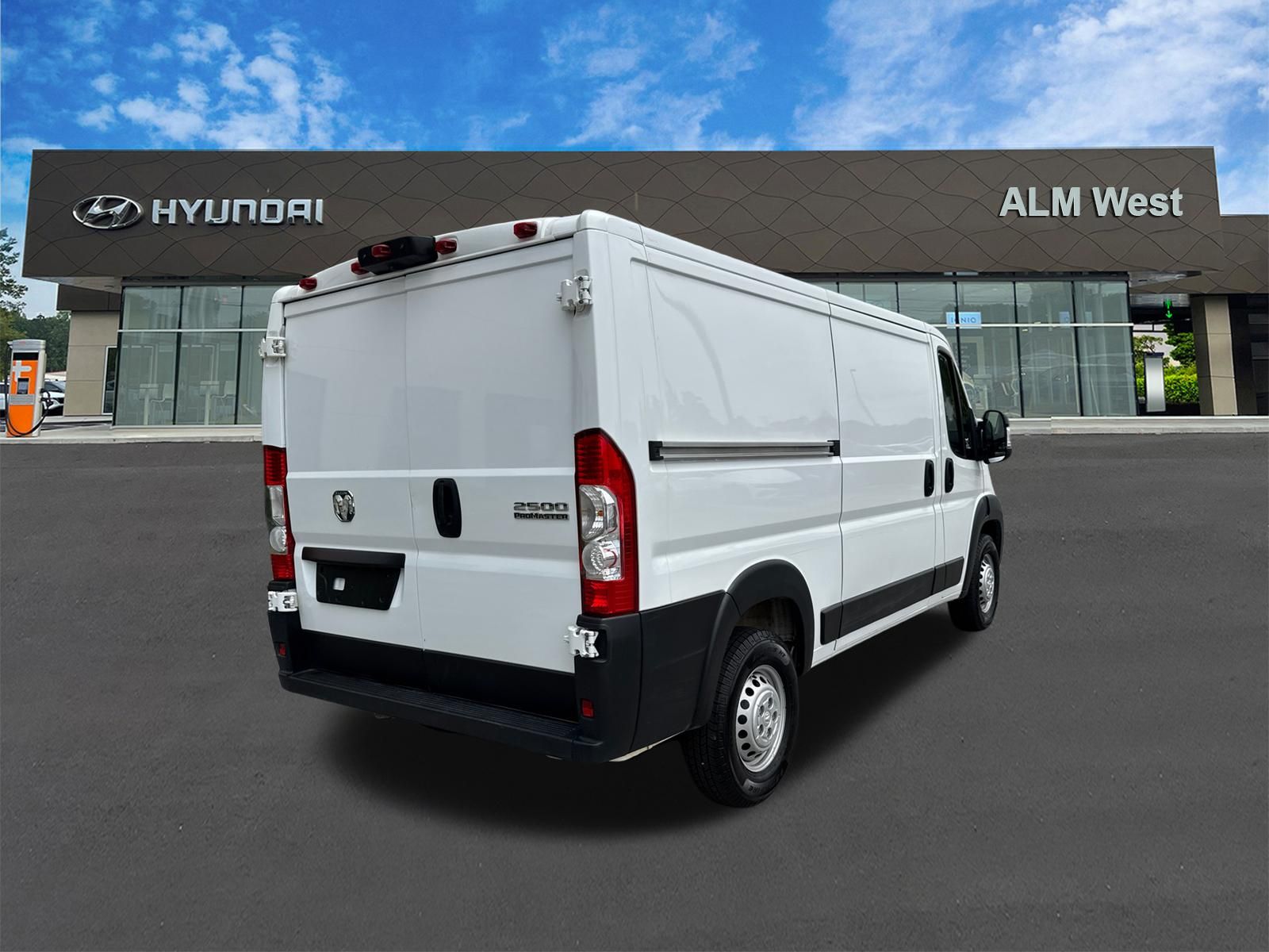 Used 2025 White Ram Base image 5