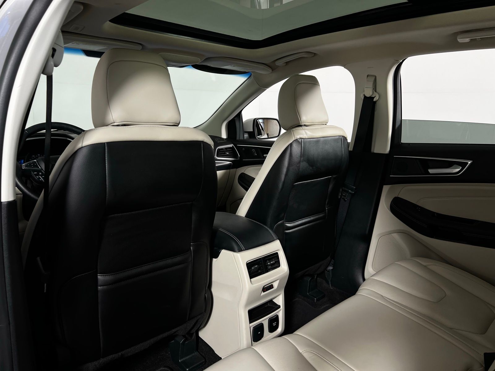 Thumbnail: 2020 Ford Edge - 24