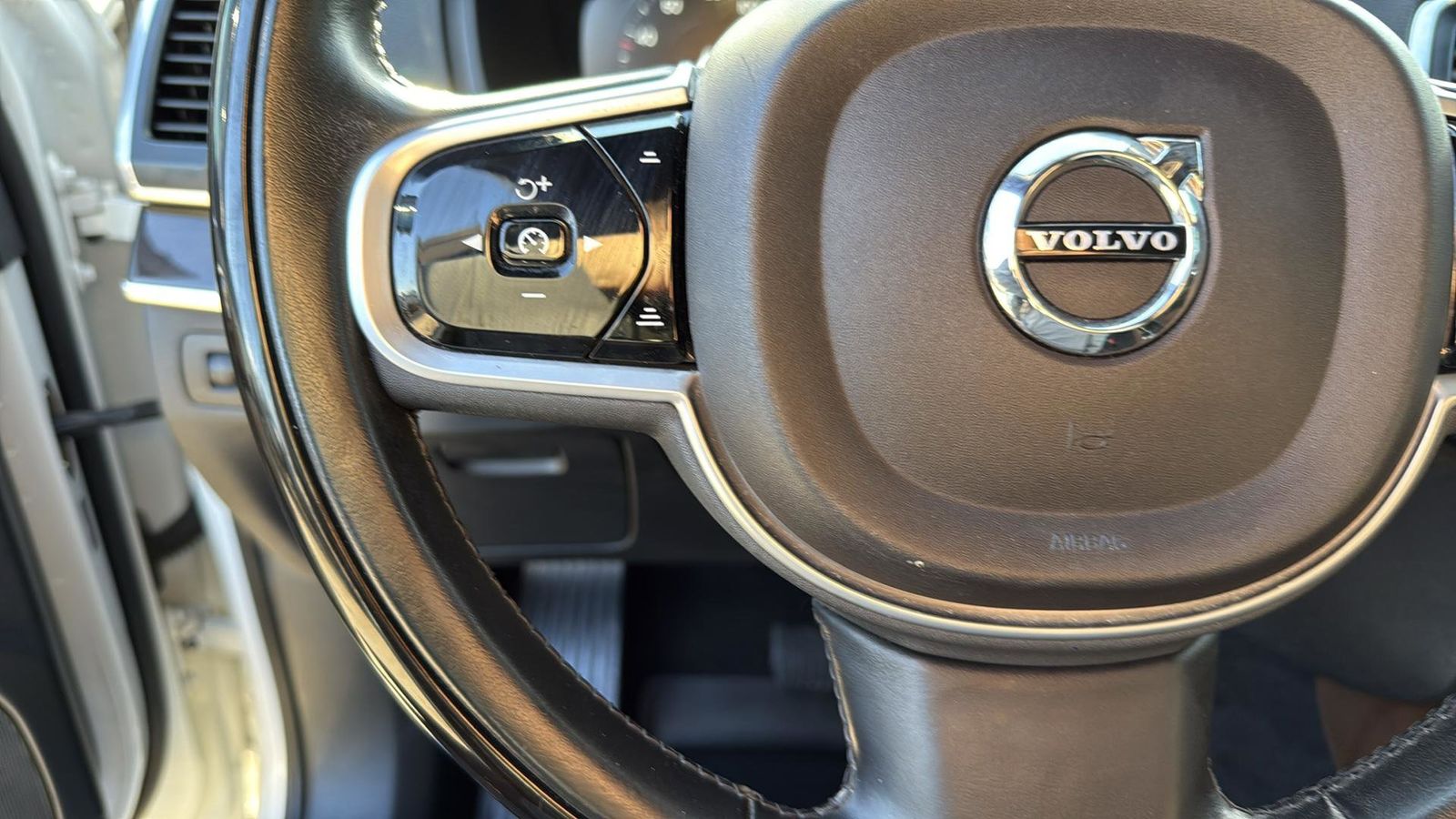 Used Car 2019 Volvo Xc90  T6 Momentum For Sale Under $20,000 In Austin, Texas