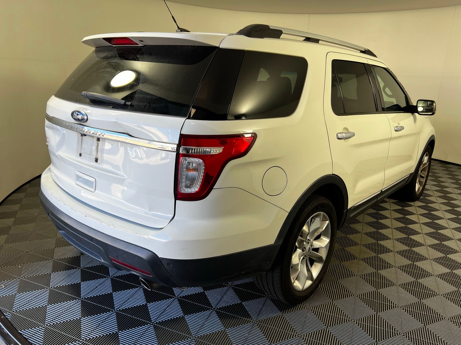 Thumbnail: 2012 Ford Explorer - 5