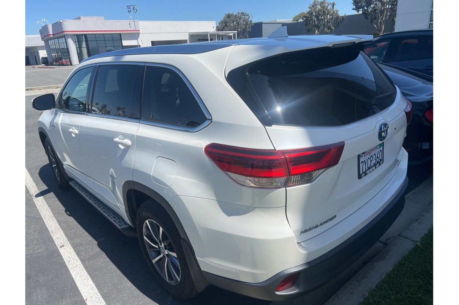 View vehicle photo 5