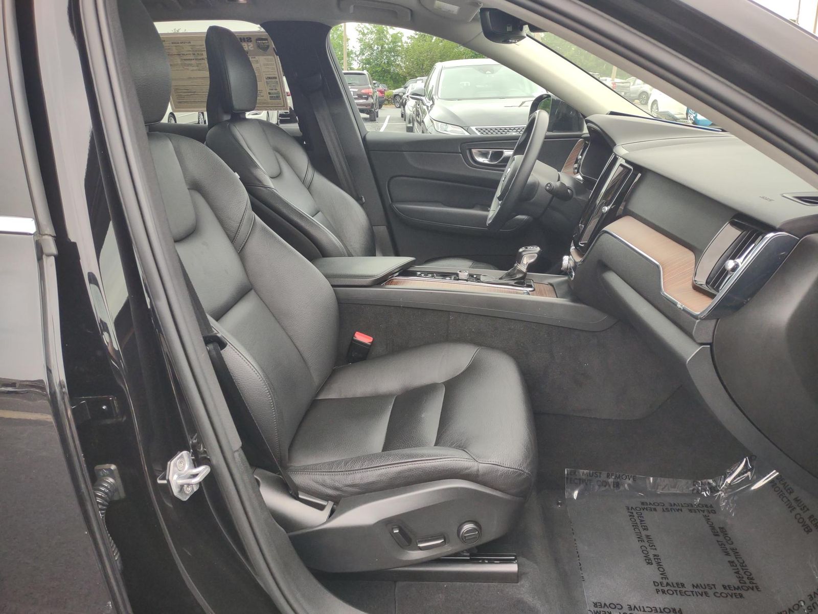 Used 2021 Black Volvo T6 Momentum image 35