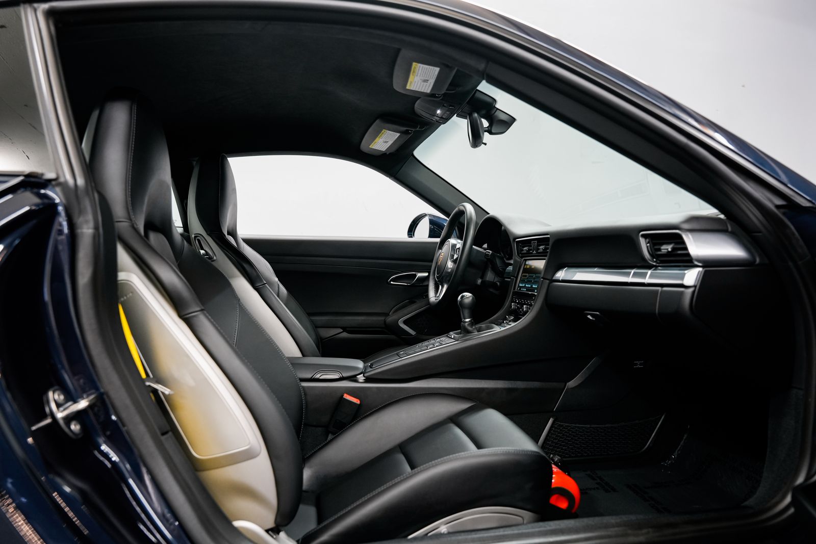 2014 Porsche 911 Carrera 4 — photo 25