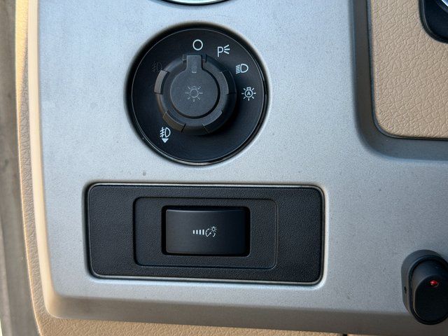 Used 2011 White Ford Lariat image 21