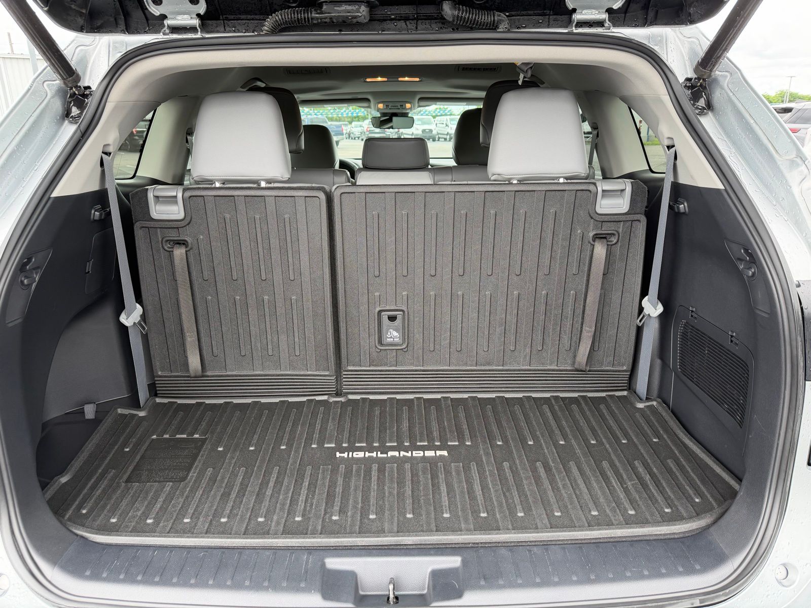 2021 Toyota Highlander image 11