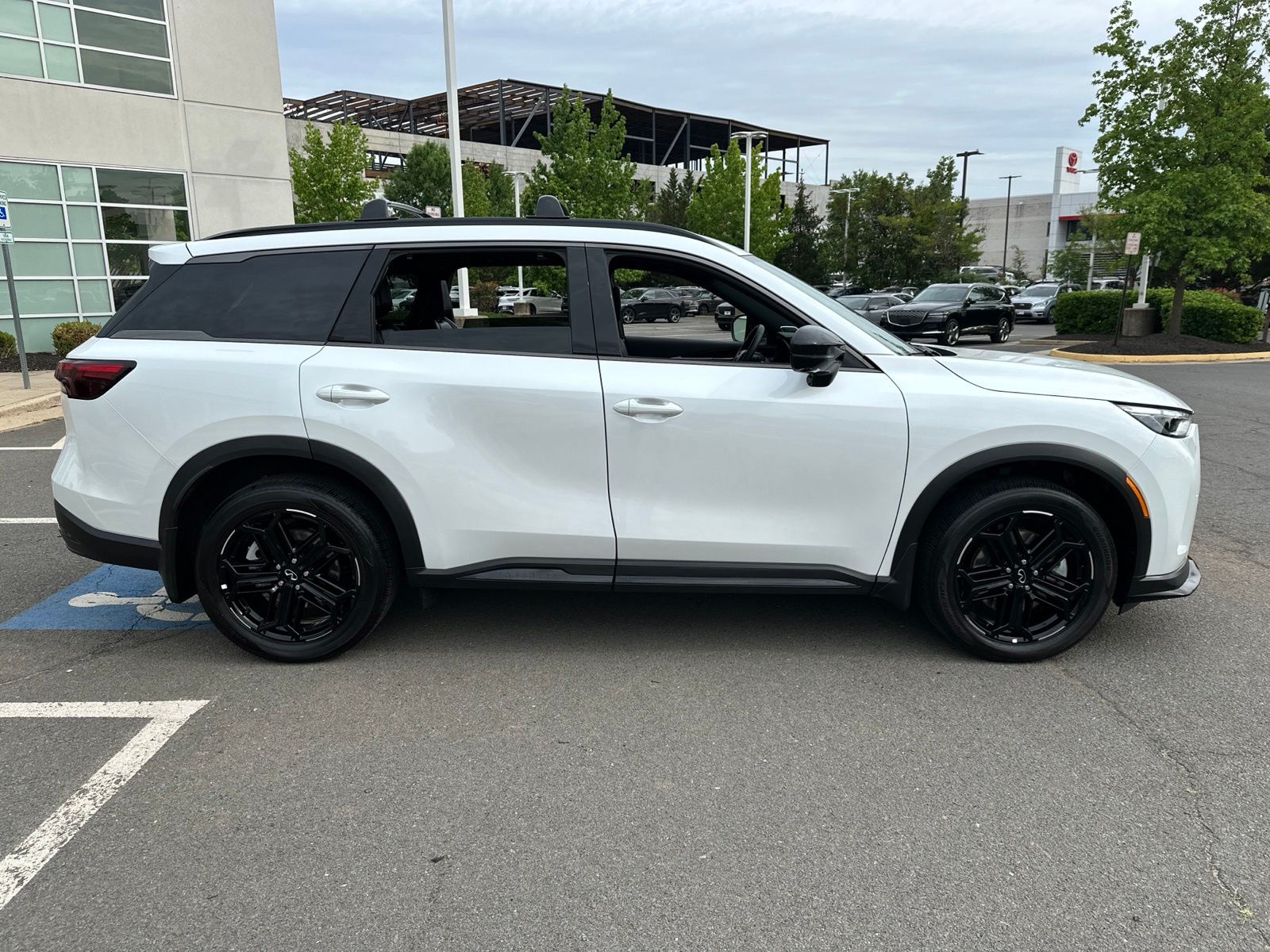Used 2026 White INFINITI SPORT image 8