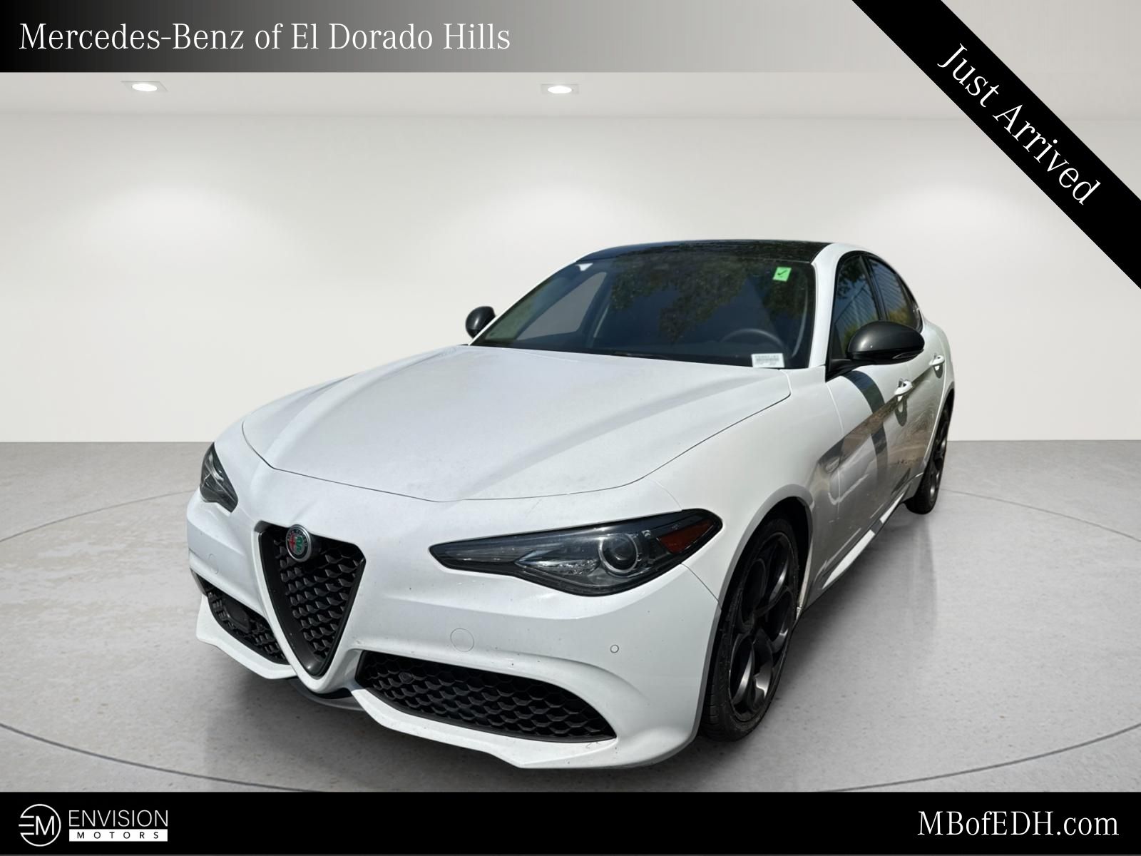 Alfa White 2019 Alfa Romeo Giulia Sedan Rear-Wheel Drive 8-Speed Automatic