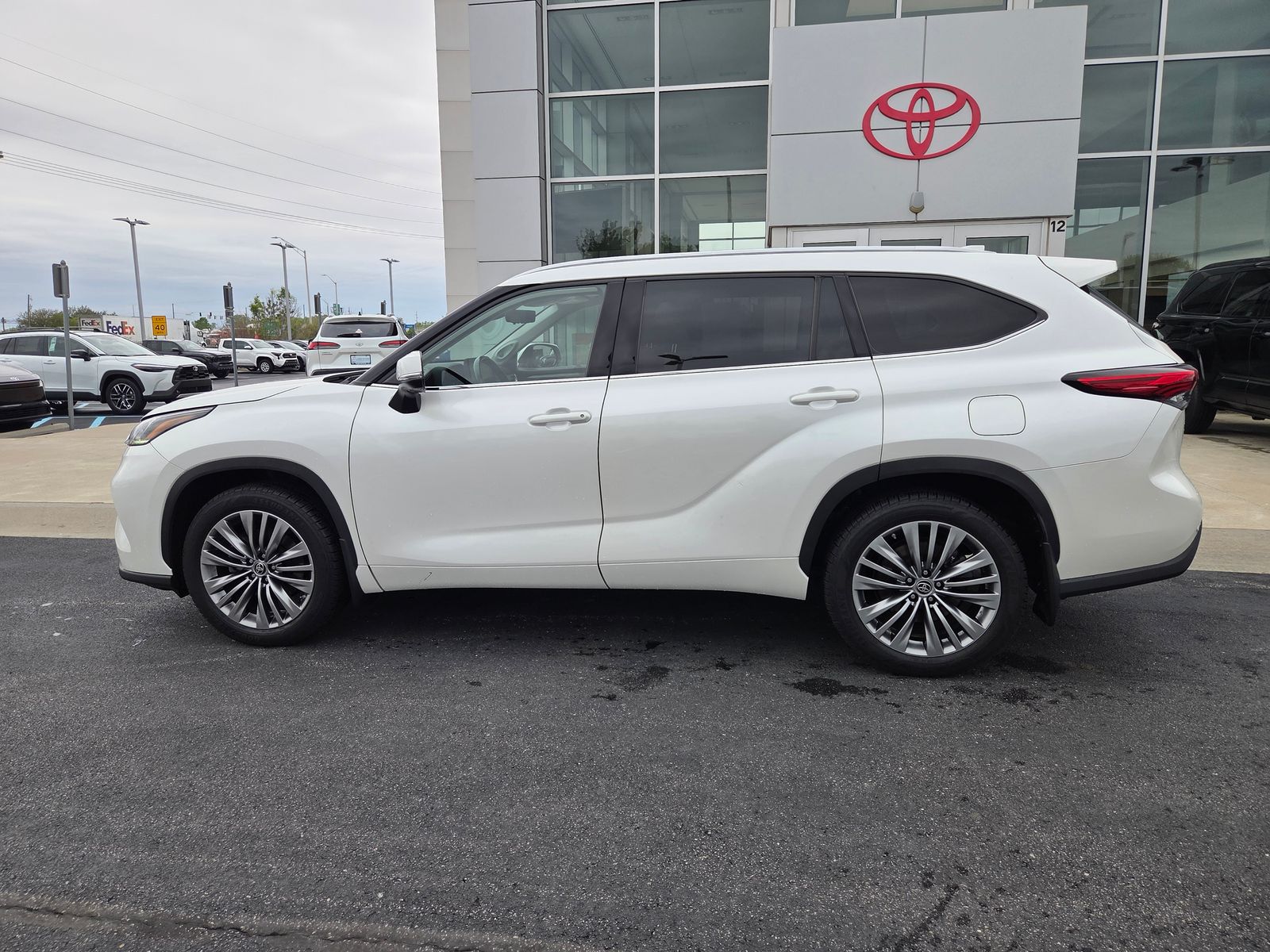 used 2021 Toyota Highlander car, priced at $29,325