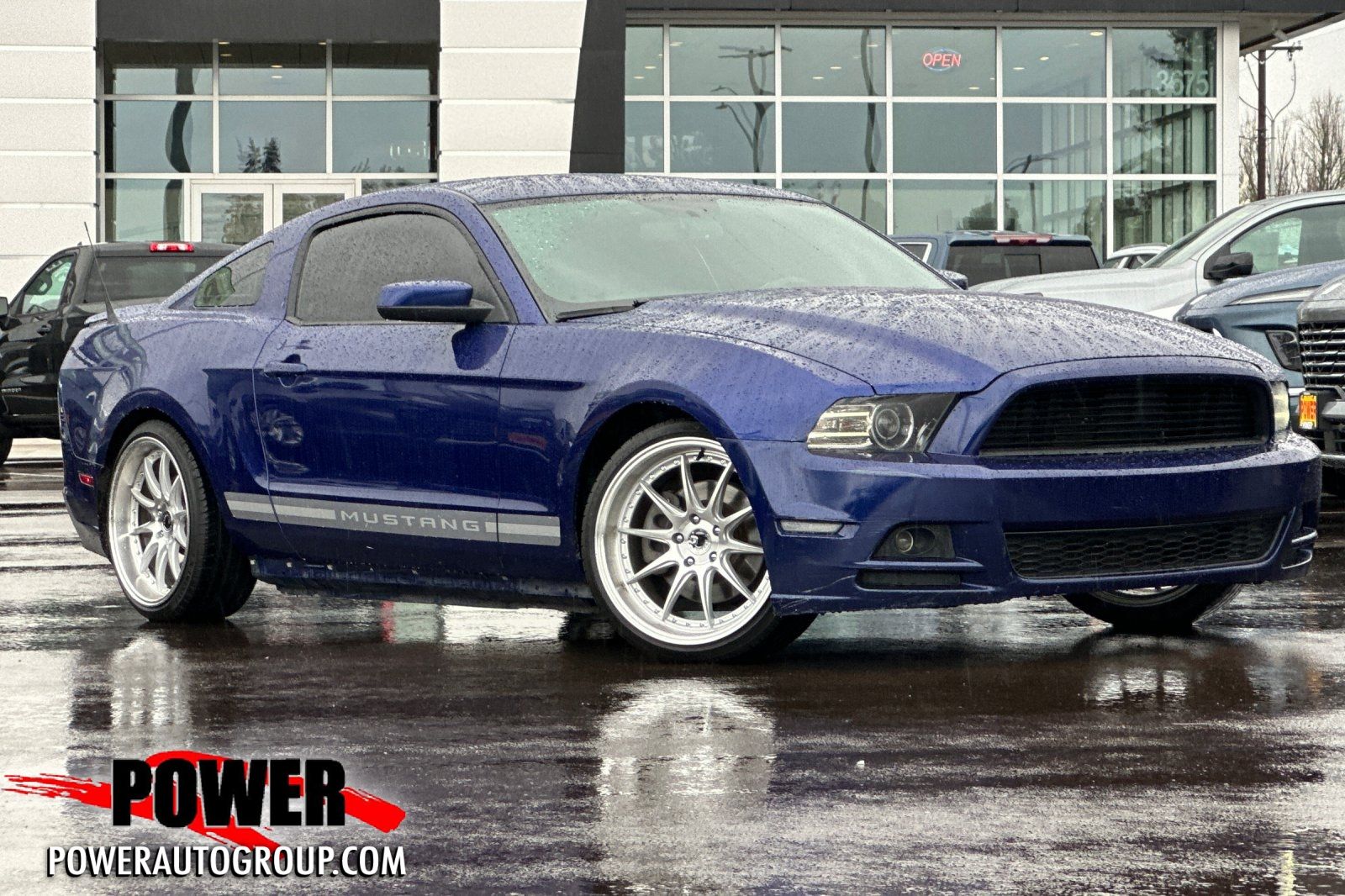 2013 Ford Mustang V6 Premium Coupe RWD