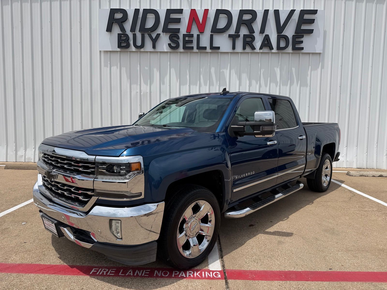 Deep Ocean Blue Metallic 2017 Chevrolet Silverado 1500 Pickup Truck Four-Wheel Drive 8-Speed Automatic Overdrive