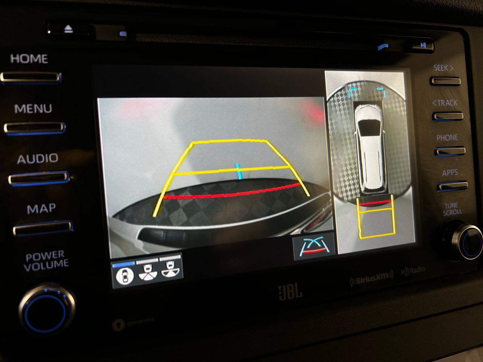 Thumbnail: 2020 Toyota Sienna - 19