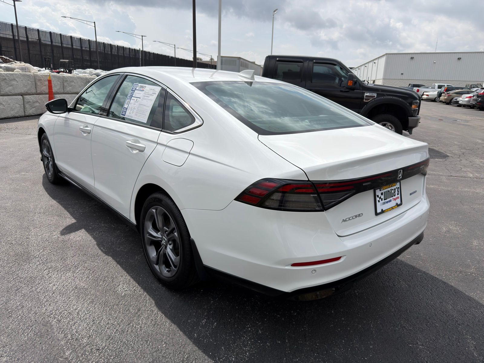 View vehicle photo 4