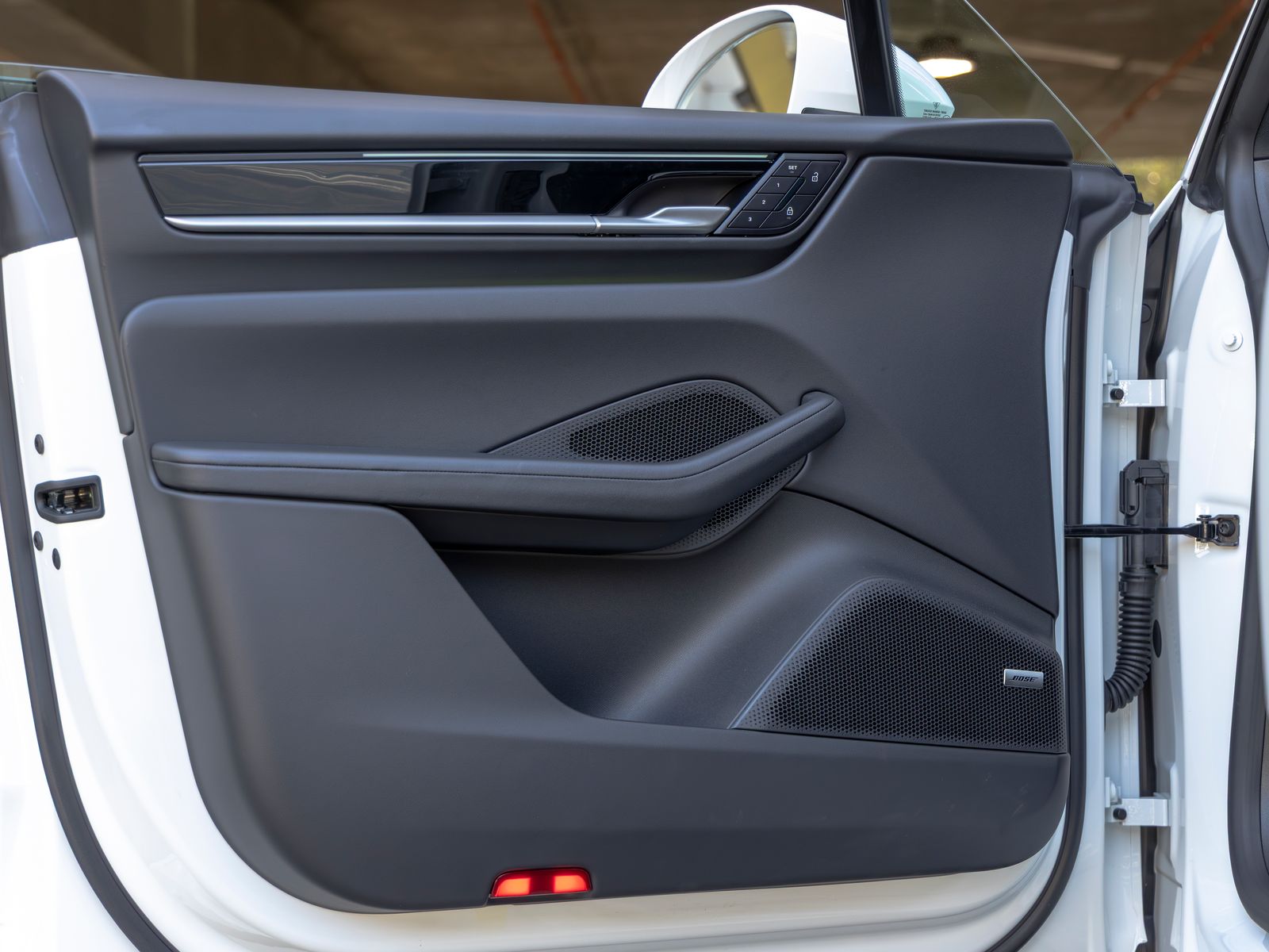 2025 Porsche Macan Base - Photo 20